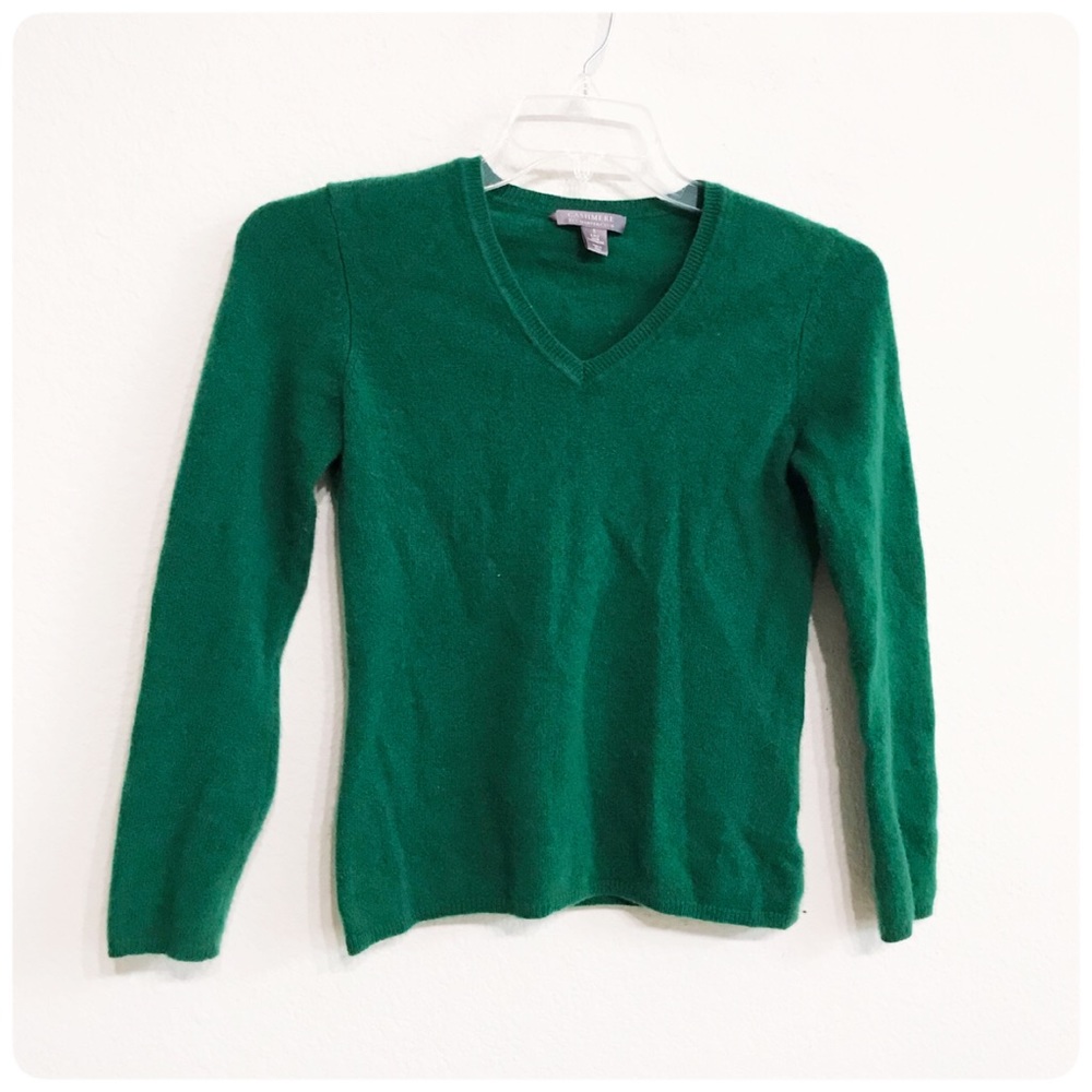 Cashmere charter club v-neck sweater small